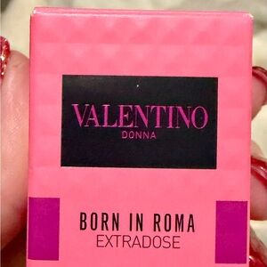 Valentino Donna Born in Roma Extradosé